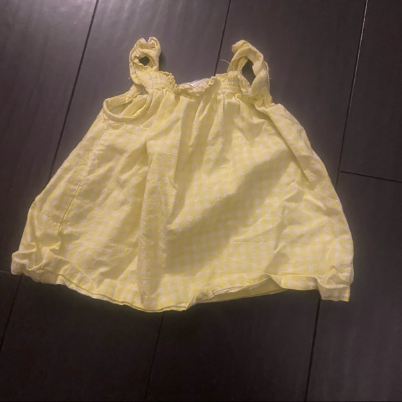 Carter’s 2-Piece Flutter Tank & Twill Short Set in yellow gingham size 9M - Picture 3 of 8